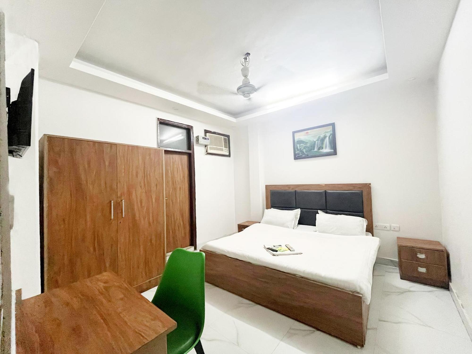 Hotel Classic Nizamudinn Railway Station 3*