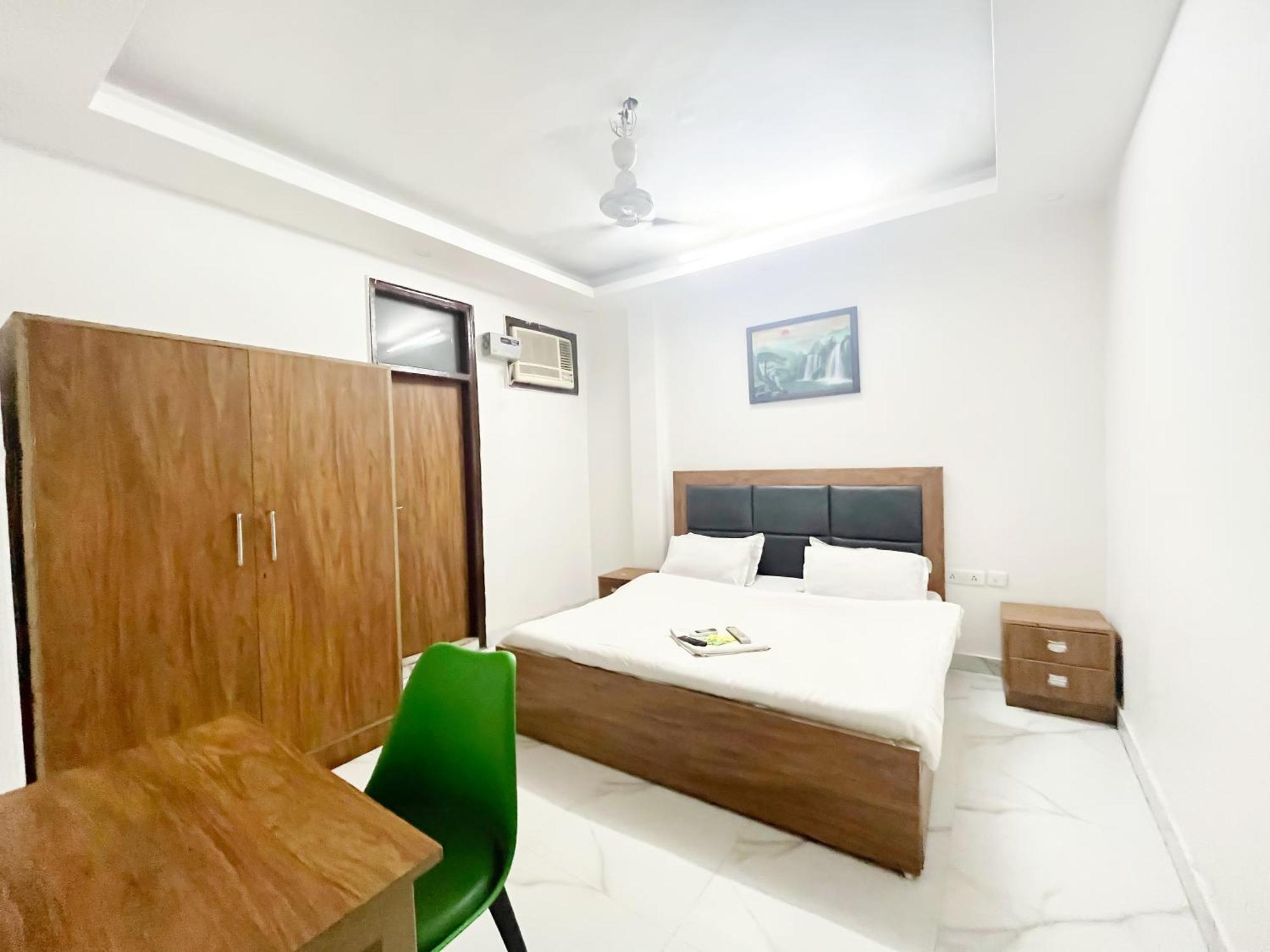 Hotel Classic Nizamudinn Railway Station 3*
