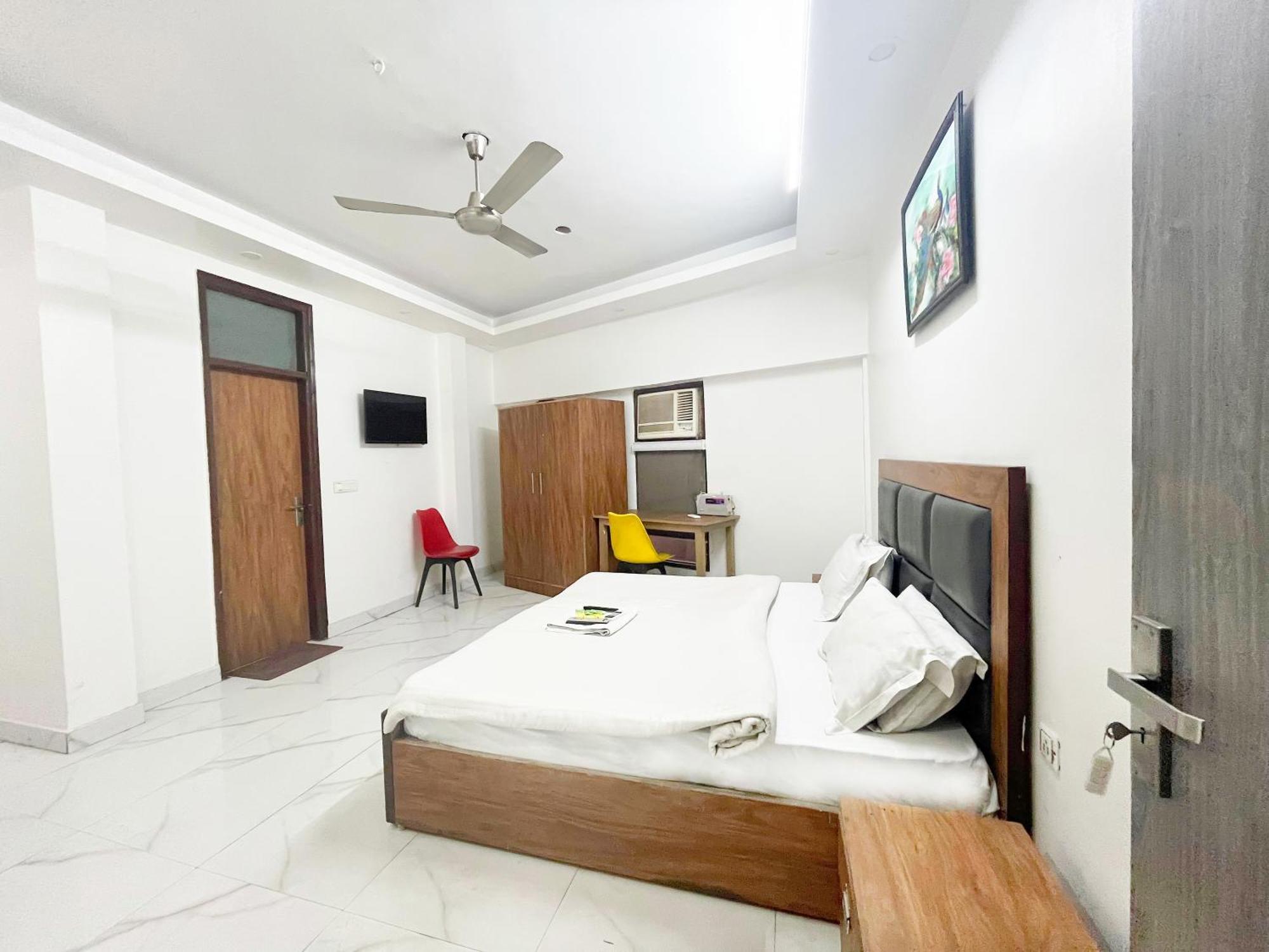 Classic Nizamudinn Railway Station Hotel New Delhi